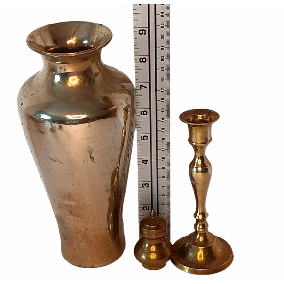 Brass Lot Of 5 Items - 9" Vase, Two 6" Candleholders, 1.5" Salt & Pepper Shakers - Picture 2 of 14